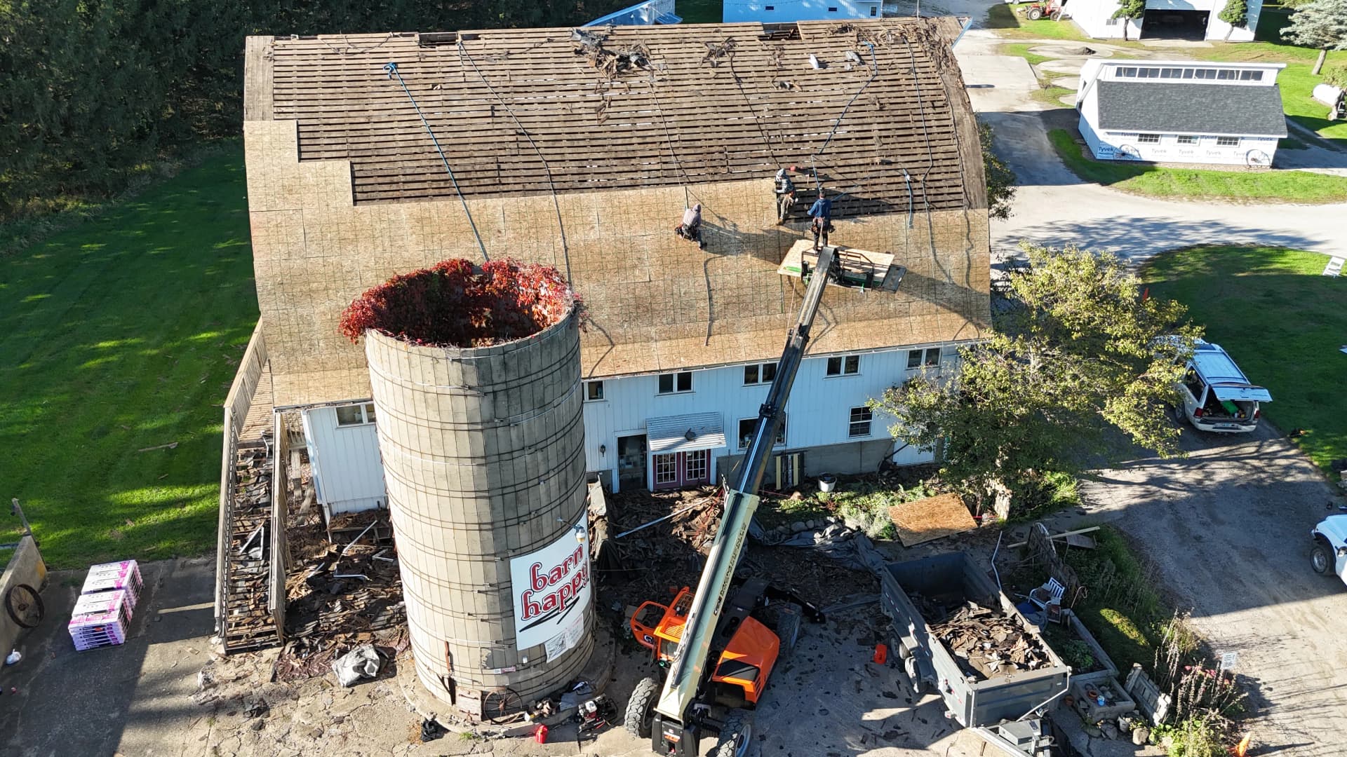 Gallery photos for Full Barn and Home Roof Installation at Barn Happy: Image #6